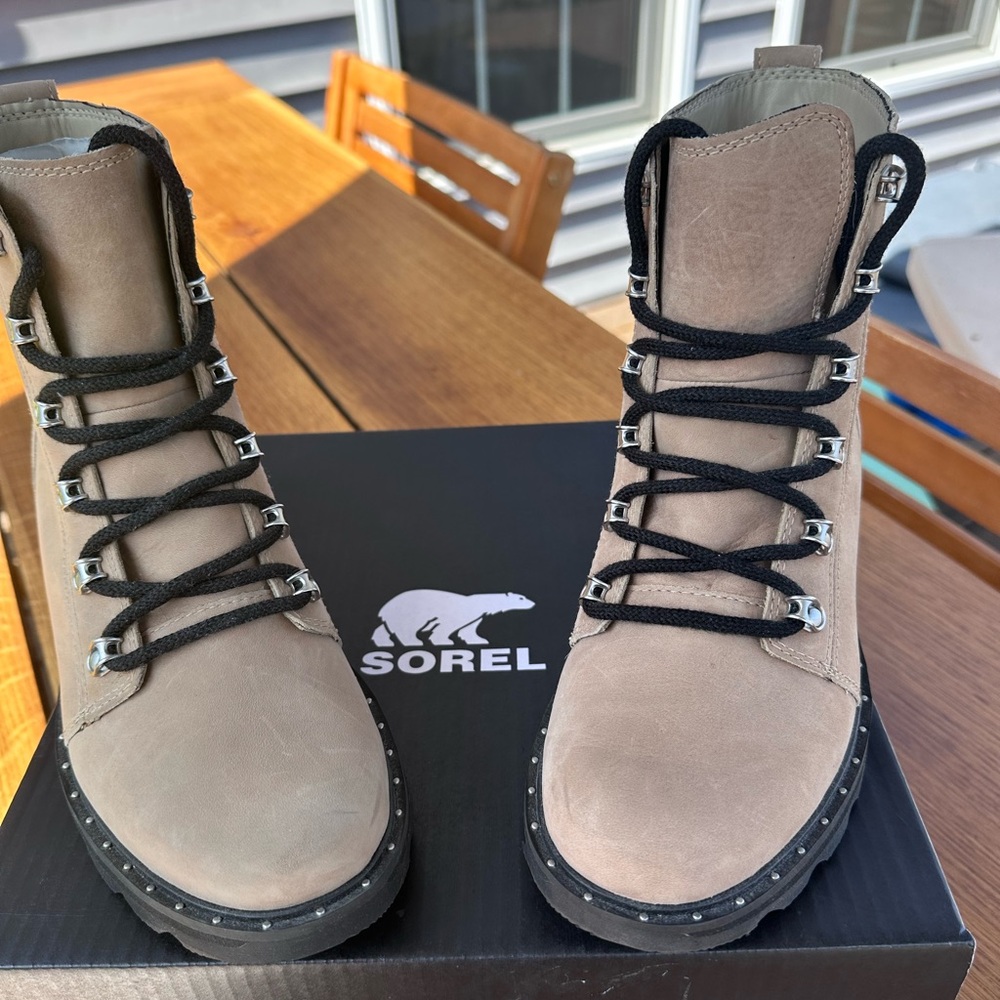 Sorel Beige Lace-Up Boots with Black Accents.Size 9 but fit like 8.5 run small.